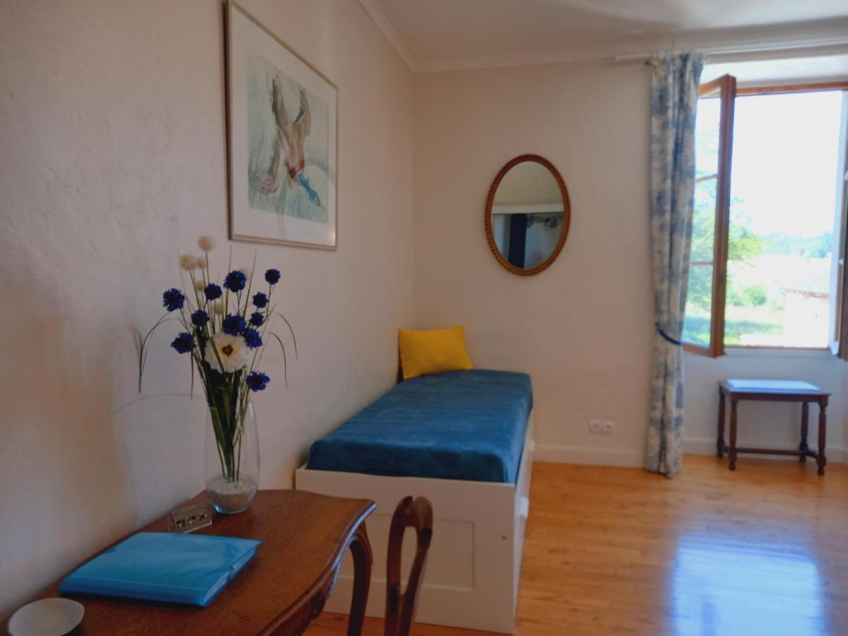 Au Pays De Jacquou : Chambre D'Hotes Et Table D'Hotes Fossemagne Buitenkant foto